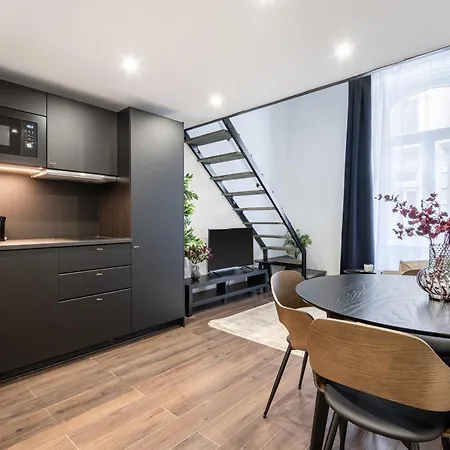 E41 - Trendy Boutique - Prime Spot By Bqa Budapest