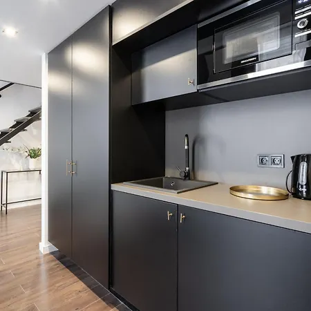 E41 - Trendy Boutique - Prime Spot By Bqa *