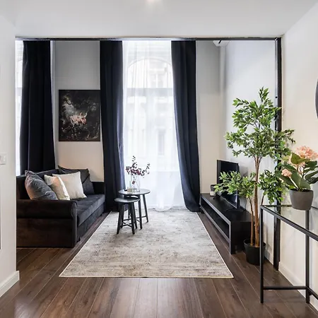 E41 - Trendy Boutique - Prime Spot By Bqa Budapest