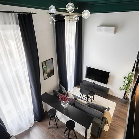 E41 - Trendy Boutique - Prime Spot By Bqa * Budapest