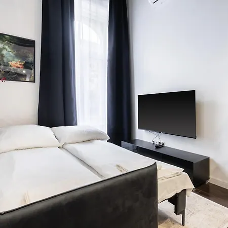 E41 - Trendy Boutique - Prime Spot By Bqa Budapest