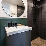 E41 - Trendy Boutique - Prime Spot By Bqa