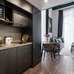 E41 - Trendy Boutique - Prime Spot By Bqa * בודפשט