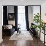 E41 - Trendy Boutique - Prime Spot By Bqa בודפשט